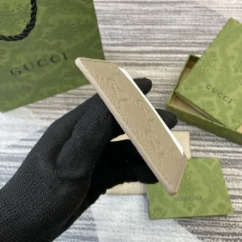 Gucci 815883 GG Emblem pouzdro na karty Taupe kůže