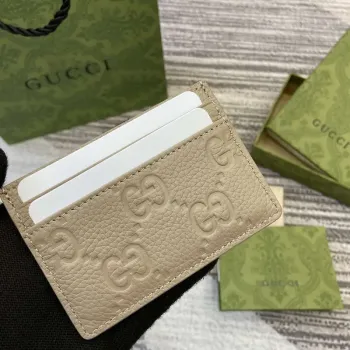 Gucci 815883 GG Emblem pouzdro na karty Taupe kůže