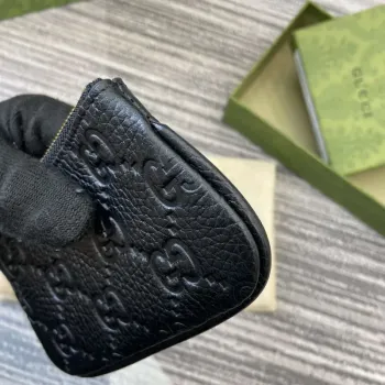 Gucci 815891 GG Emblem Peněženka černá