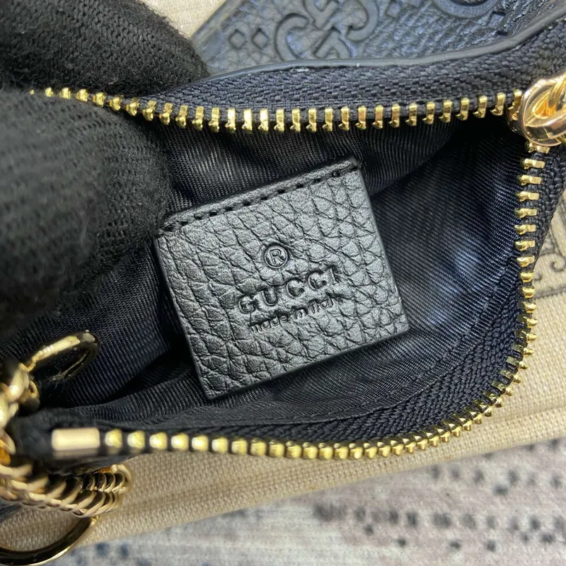 Gucci 815891 GG Emblem Peněženka černá