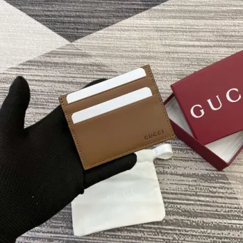 Gucci 818952 GG Emblem pouzdro na karty hnědá kůže