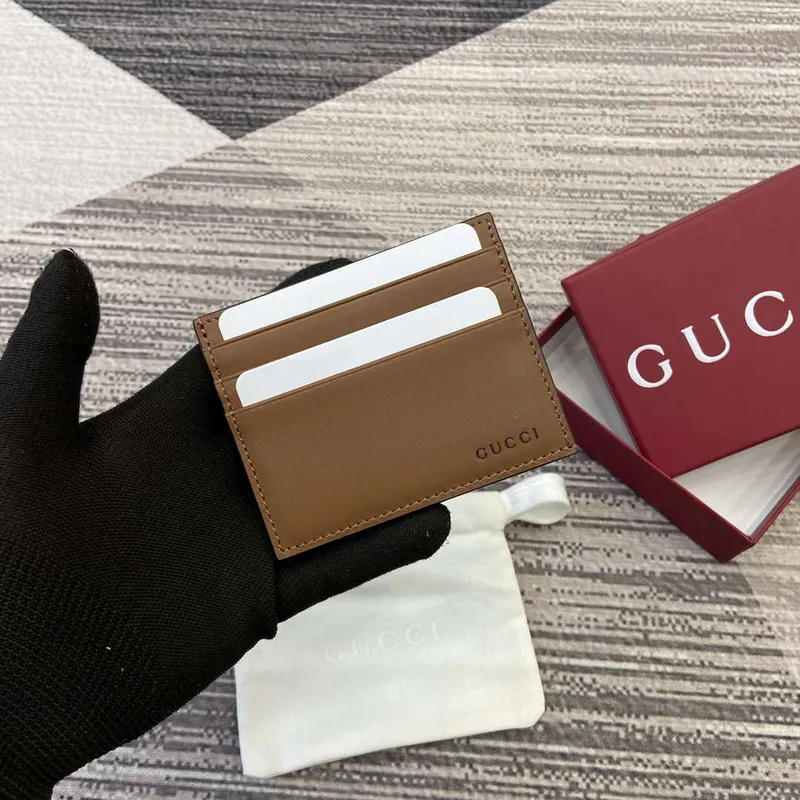 Gucci 818952 GG Emblem pouzdro na karty hnědá kůže