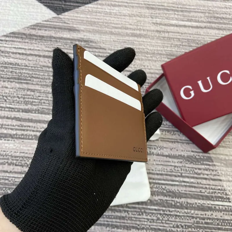 Gucci 818952 GG Emblem pouzdro na karty hnědá kůže