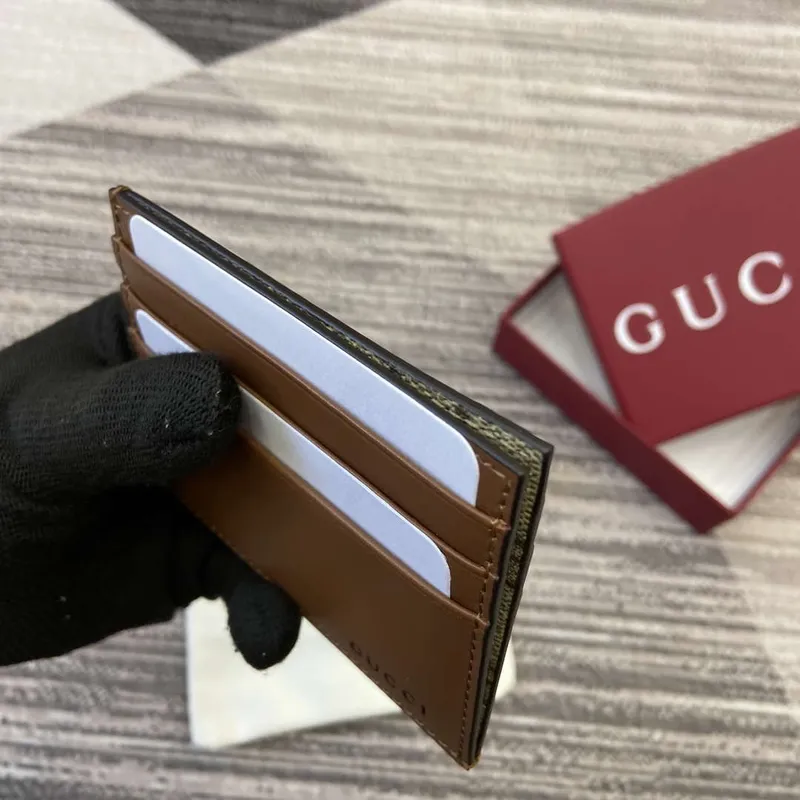 Gucci 818952 GG Emblem pouzdro na karty hnědá kůže