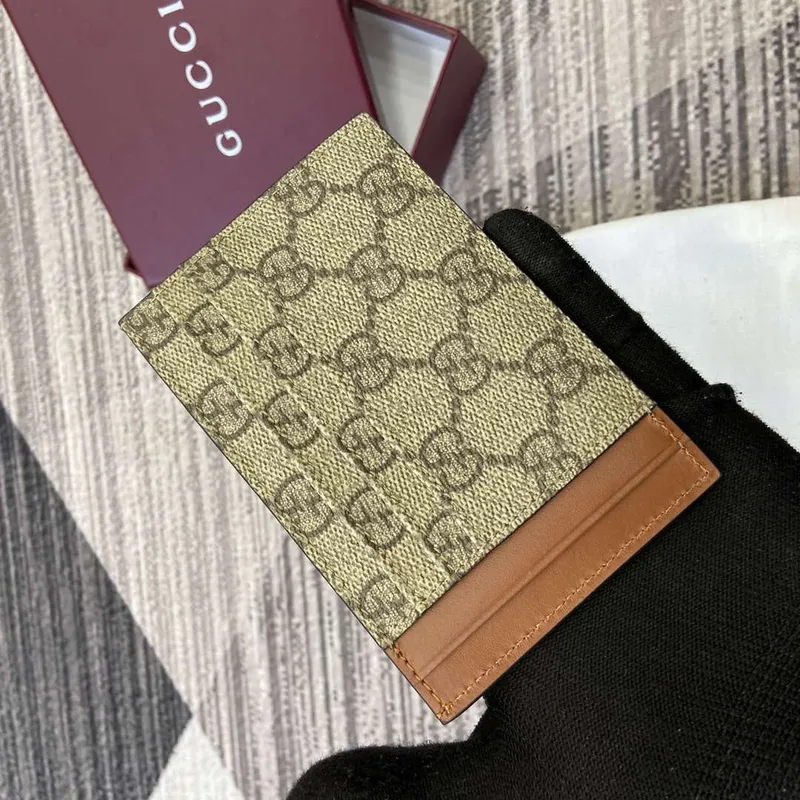 Gucci 821208 GG Emblem pouzdro na karty béžové a tmavě hnědé