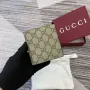 Gucci 821206 GG Emblem bifold peněženka béžová a tmavě hnědá