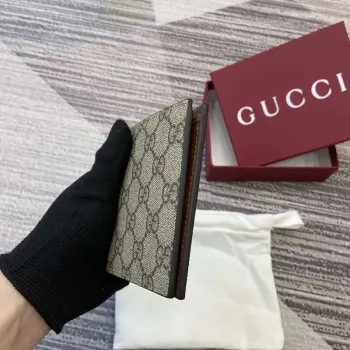Gucci 821206 GG Emblem bifold peněženka béžová a tmavě hnědá
