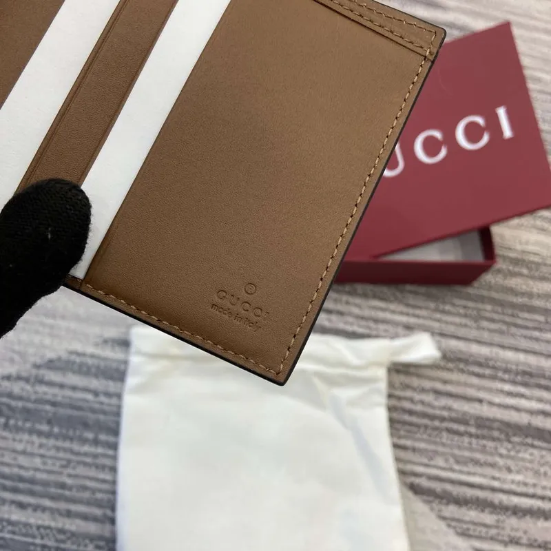 Gucci 821206 GG Emblem bifold peněženka béžová a tmavě hnědá