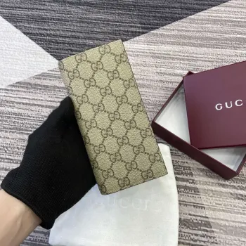 Gucci 821213 GG Emblem béžová a hnědá mini peněženka