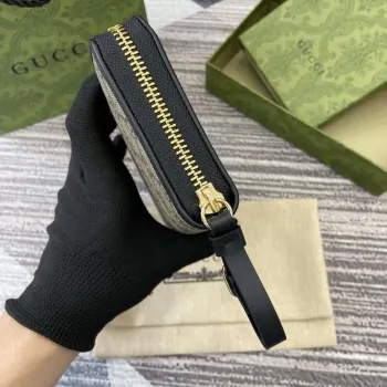 Gucci 821803 GG Emblem béžová a černá mini peněženka