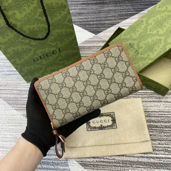 Gucci 821803 GG Emblem béžová a tmavě hnědá mini peněženka