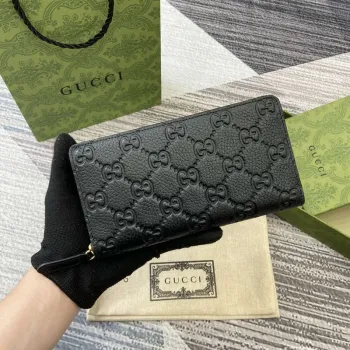 Gucci 821803 GG Emblem ultra měkké černé embosování Černá