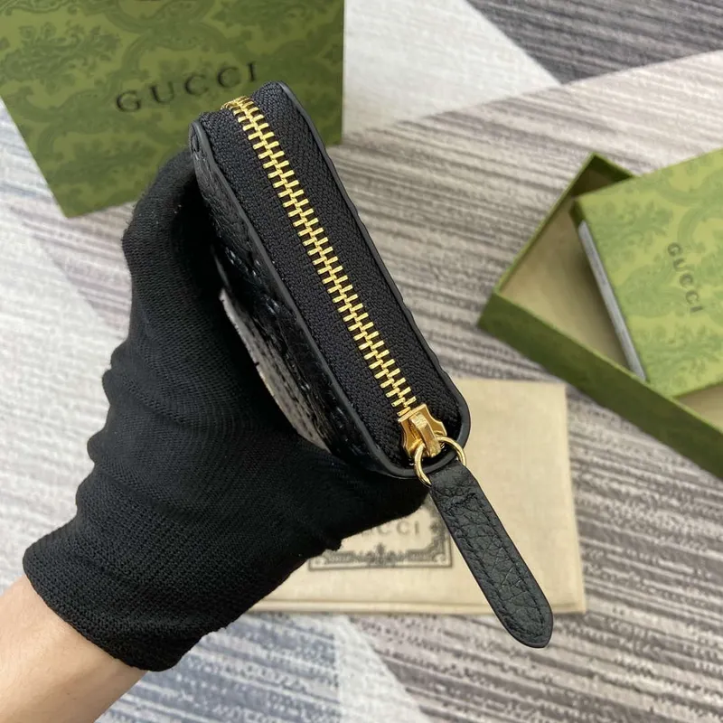 Gucci 821803 GG Emblem ultra měkké černé embosování Černá