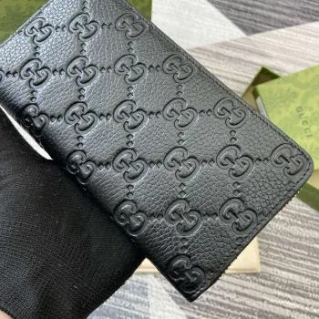 Gucci 821803 GG Emblem ultra měkké černé embosování Černá