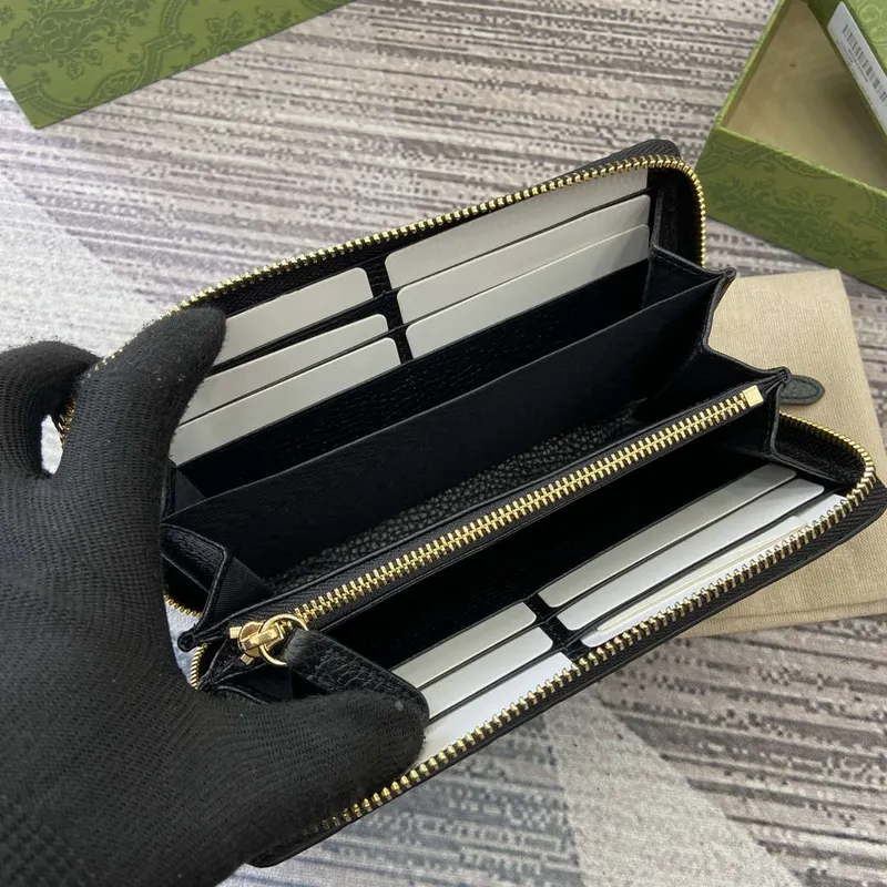 Gucci 821803 GG Emblem ultra měkké černé embosování Černá