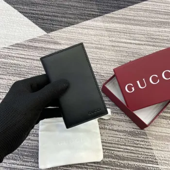 Gucci 818953 GG Emblem dvoudílný embosovaný obal na karty Černý