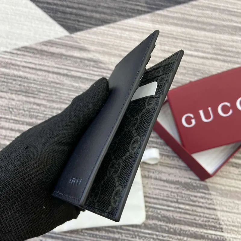 Gucci 818953 GG Emblem dvoudílný embosovaný obal na karty Černý