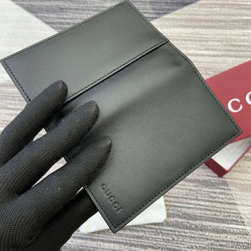 Gucci 818953 GG Emblem dvoudílný embosovaný obal na karty Černý