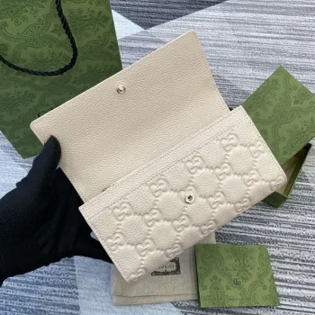 Gucci 815922 GG Emblem kontinentální peněženka béžová