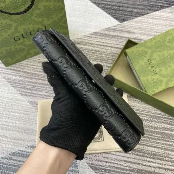 Gucci 815922 GG Emblem kontinentální peněženka Černá