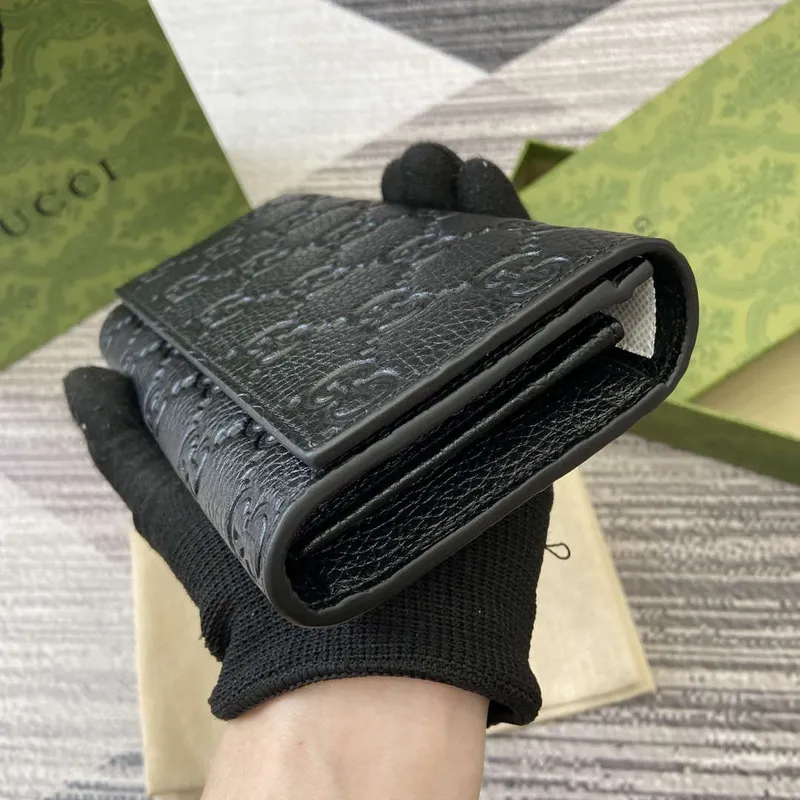 Gucci 815922 GG Emblem kontinentální peněženka Černá