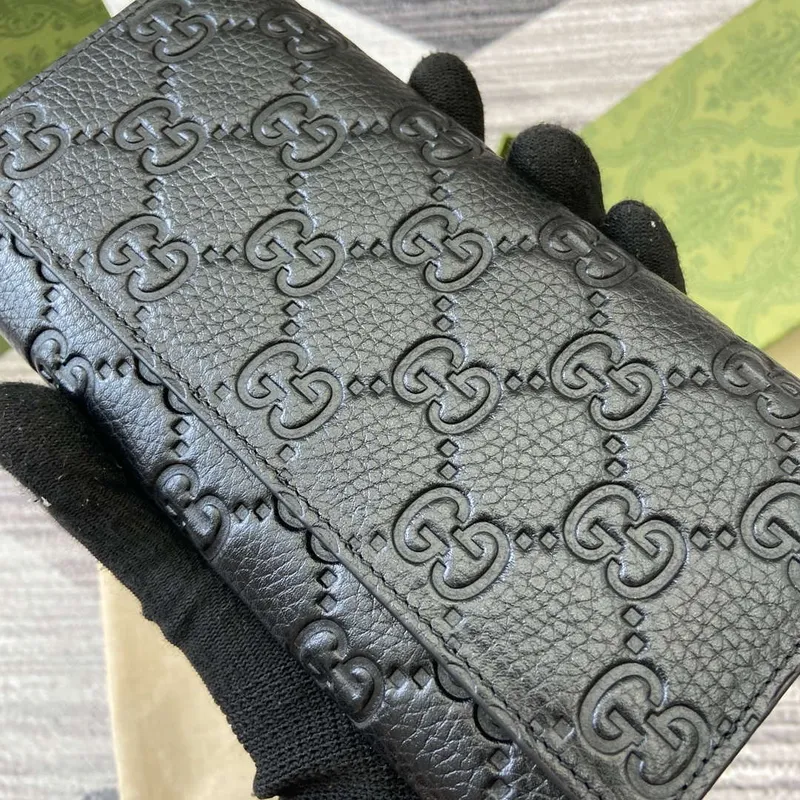 Gucci 815922 GG Emblem kontinentální peněženka Černá