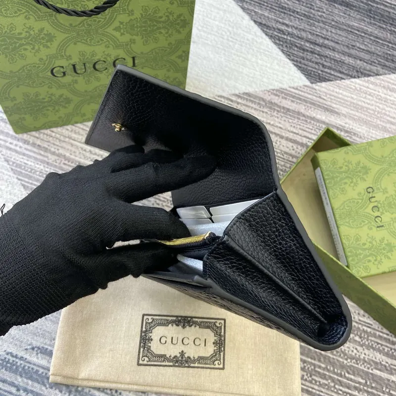 Gucci 815922 GG Emblem kontinentální peněženka Černá
