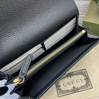 Gucci 815922 GG Emblem kontinentální peněženka Černá