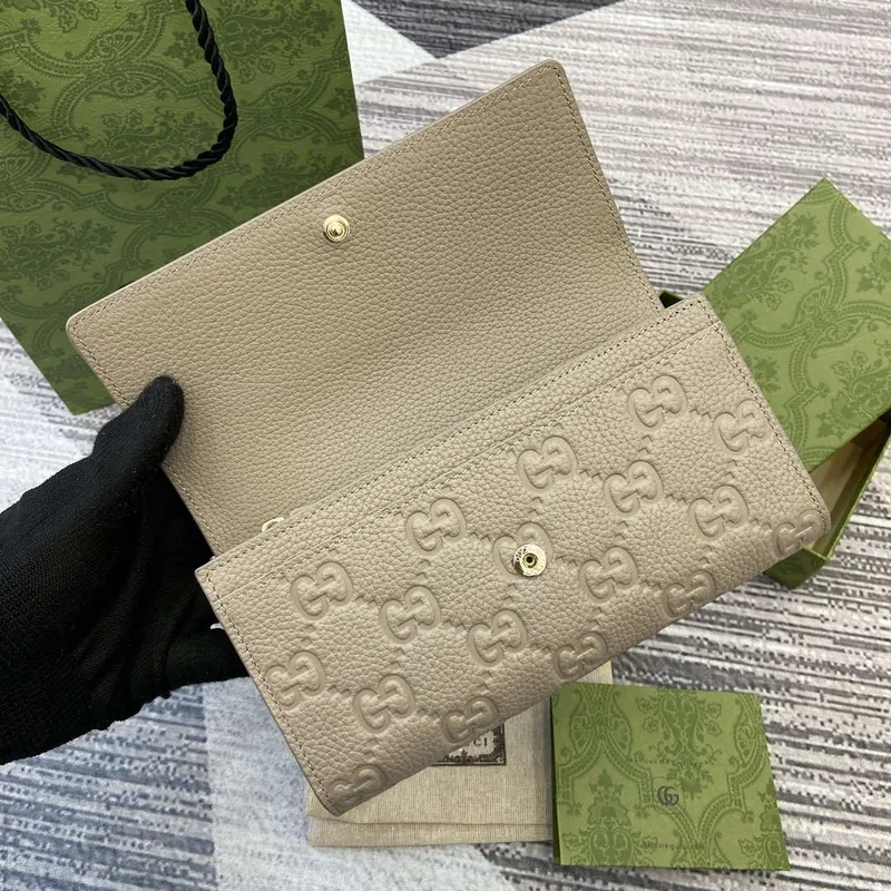 Gucci 815922 GG Emblem kontinentální peněženka Taupe