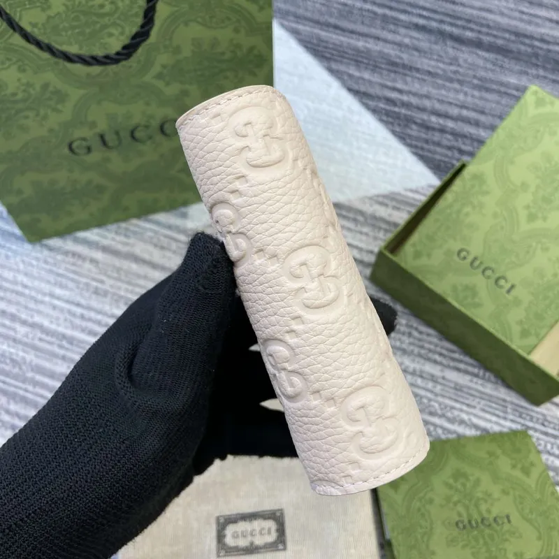 Gucci 815874 GG Emblem Střední peněženka Béžová