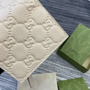 Gucci 815874 GG Emblem Střední peněženka Béžová