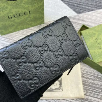 Gucci 815874 GG Emblem Střední peněženka Černá
