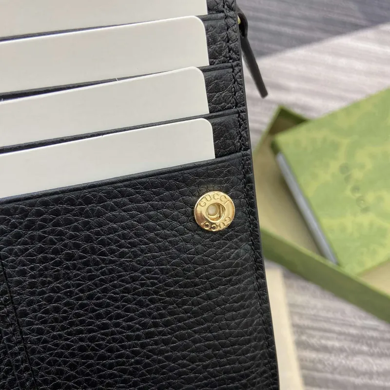 Gucci 815874 GG Emblem Střední peněženka Černá