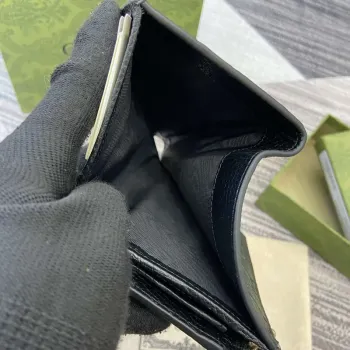 Gucci 815874 GG Emblem Střední peněženka Černá