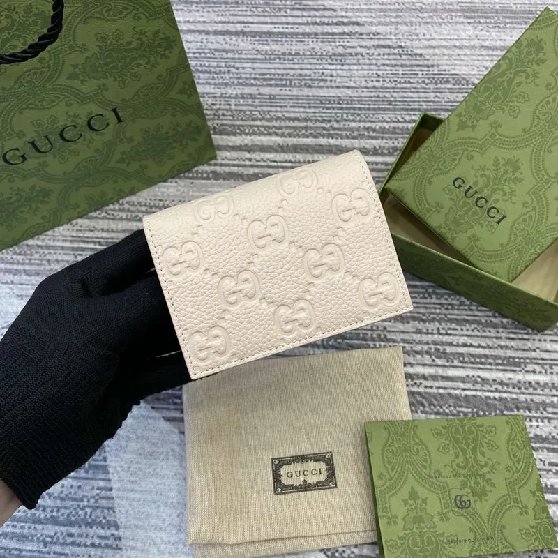 Gucci 815901 GG Emblem mini peněženka béžová