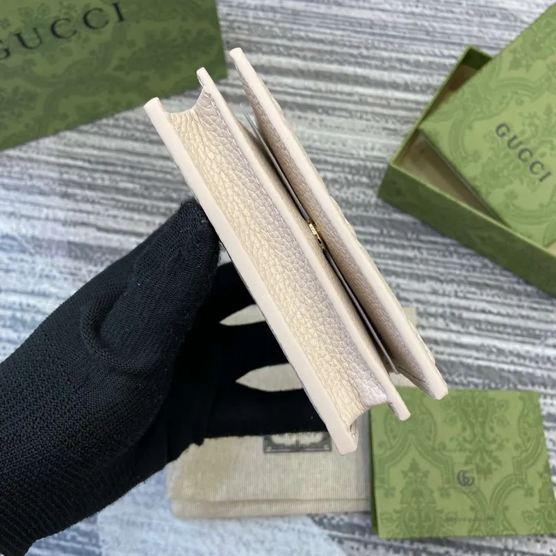 Gucci 815901 GG Emblem mini peněženka béžová