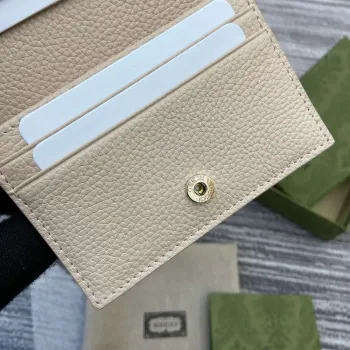 Gucci 815901 GG Emblem mini peněženka béžová