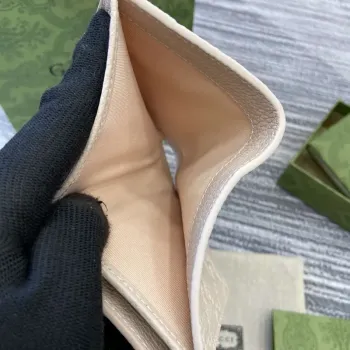 Gucci 815901 GG Emblem mini peněženka béžová