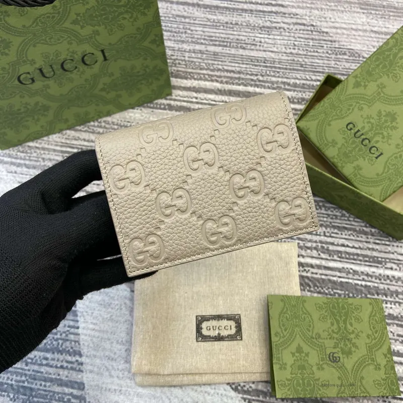 Gucci 815901 GG Emblem mini peněženka Taupe