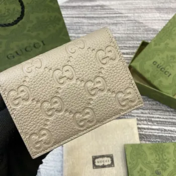 Gucci 815901 GG Emblem mini peněženka Taupe