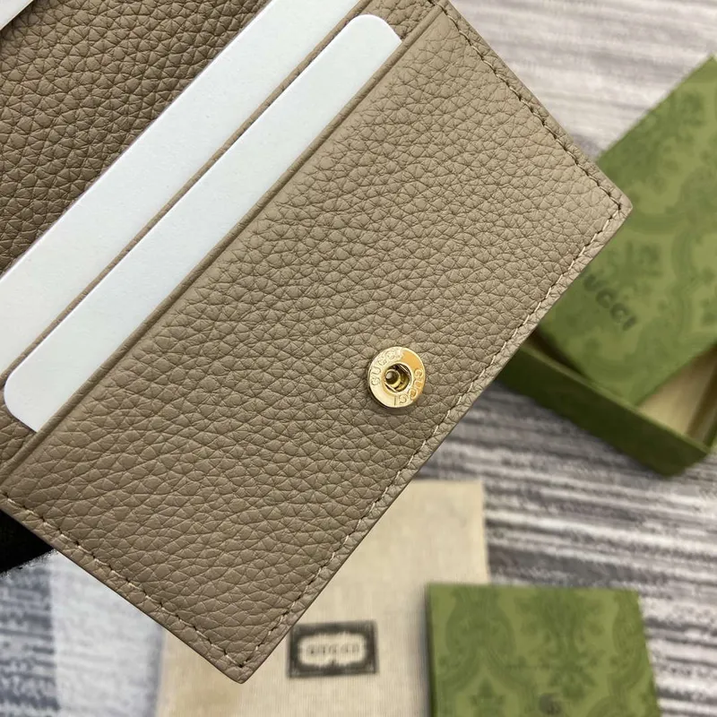 Gucci 815901 GG Emblem mini peněženka Taupe