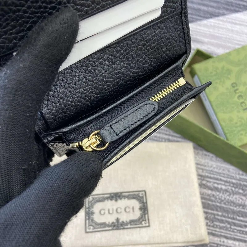 Gucci 815901 GG Emblem mini peněženka černá