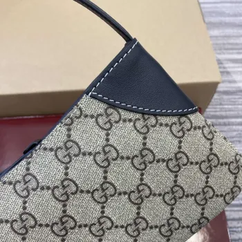 Gucci 820696 GG Emblem super mini ramenní taška béžová a černá