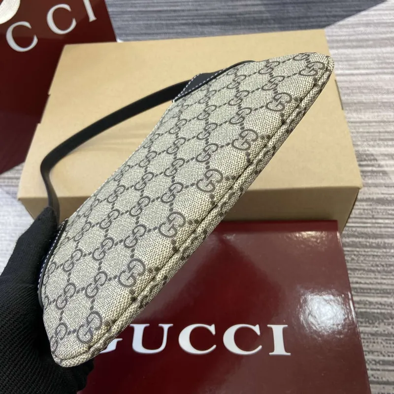 Gucci 820696 GG Emblem super mini ramenní taška béžová a černá