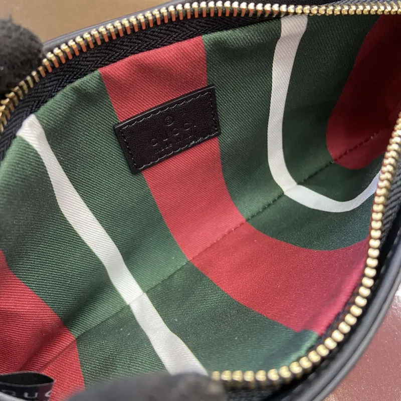Gucci 820696 GG Emblem super mini ramenní taška béžová a černá