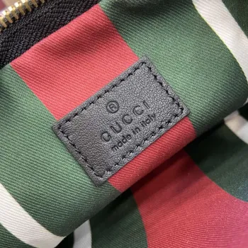 Gucci 820696 GG Emblem super mini ramenní taška béžová a černá