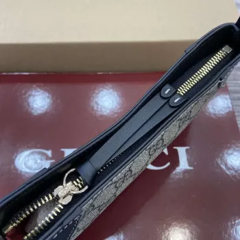 Gucci 820696 GG Emblem super mini ramenní taška béžová a černá