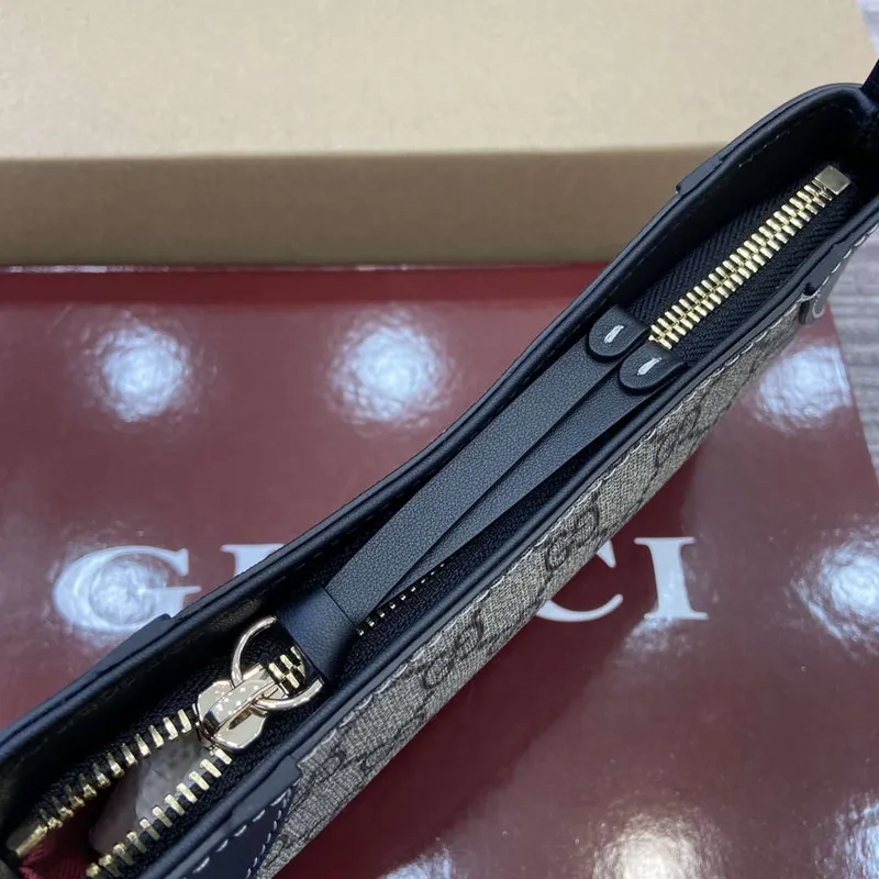 Gucci 820696 GG Emblem super mini ramenní taška béžová a černá