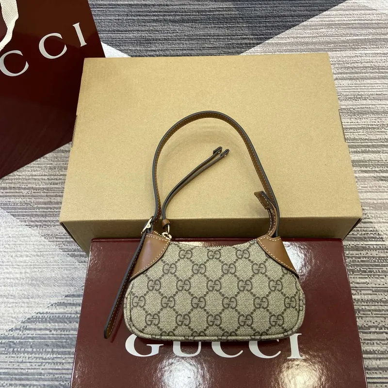 Gucci 820696 GG Emblem super mini ramenní taška béžová a hnědá