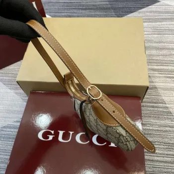Gucci 820696 GG Emblem super mini ramenní taška béžová a hnědá